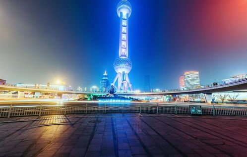 上海最“不务正业”的景点 排队数小时只为登高，为何依旧人潮汹涌？